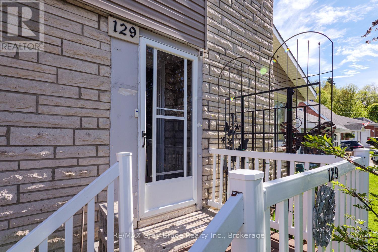 129 3RD A STREET W - 4