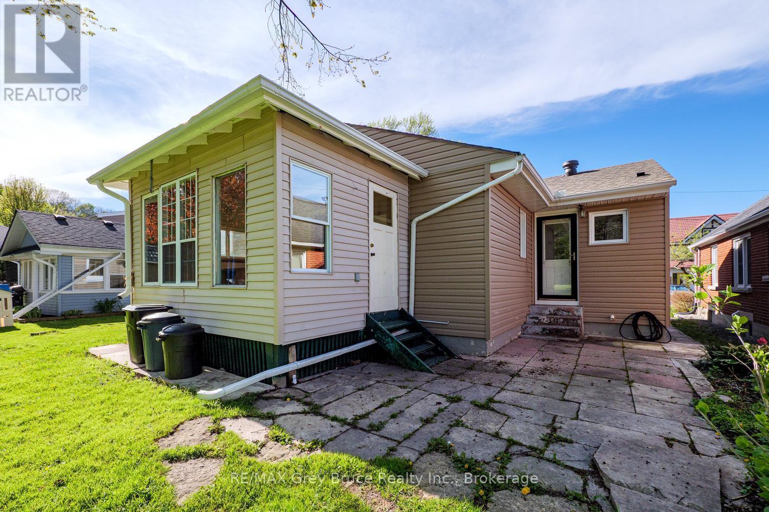 129 3RD A STREET W - 42