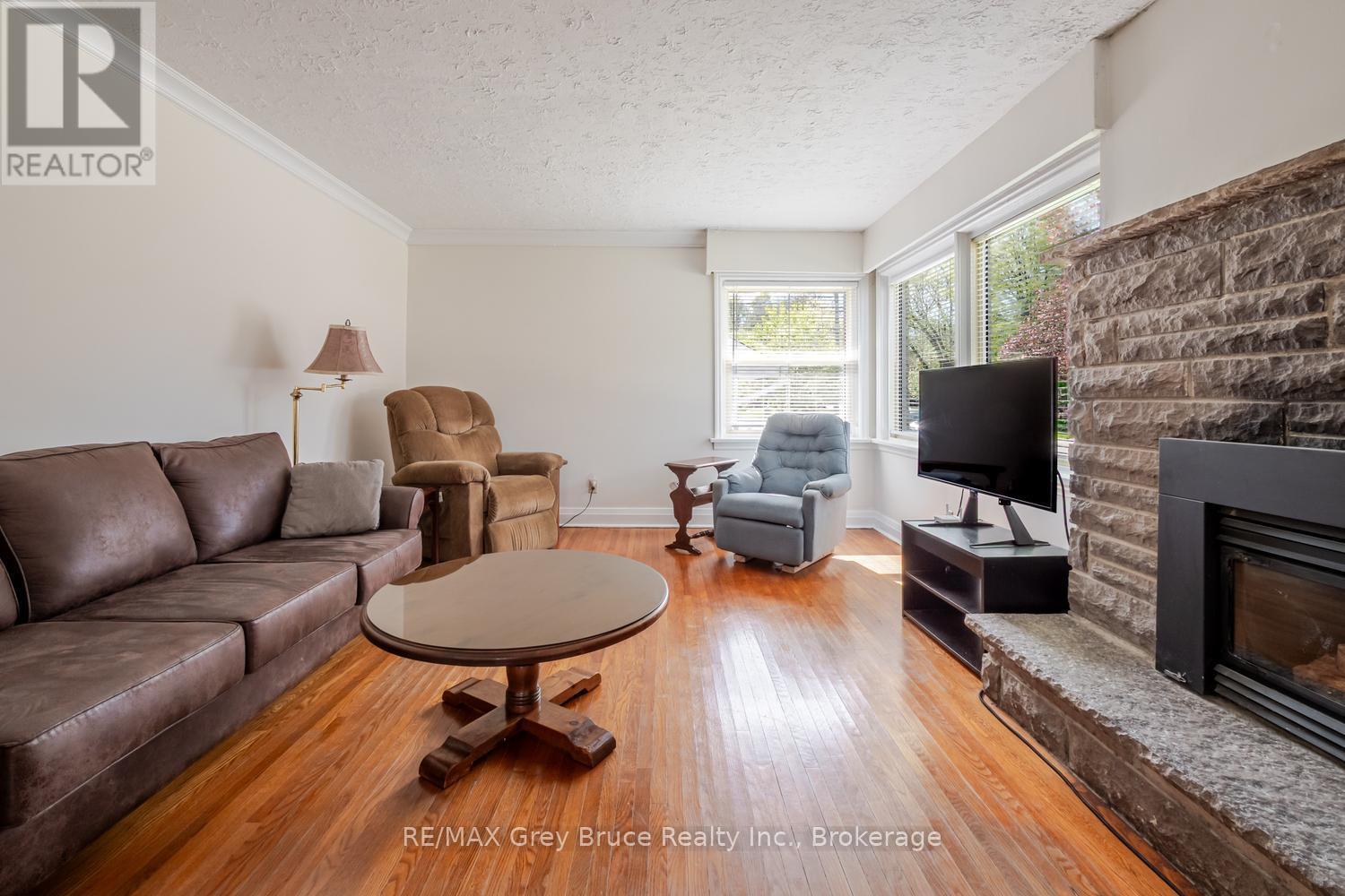 129 3RD A STREET W - 6
