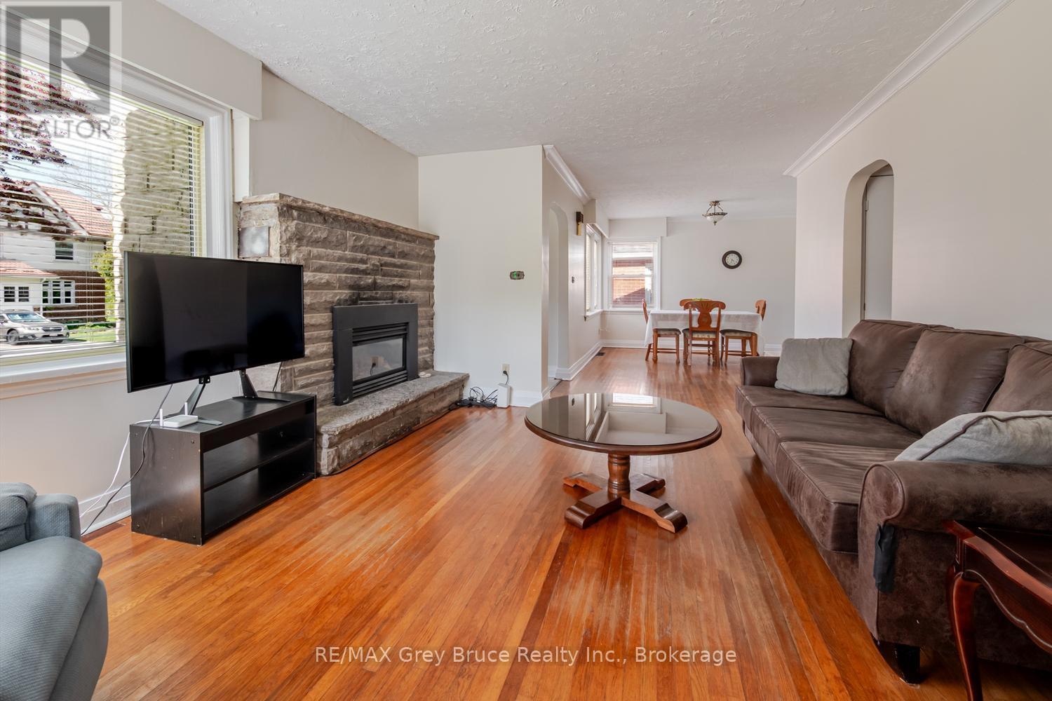 129 3RD A STREET W - 9