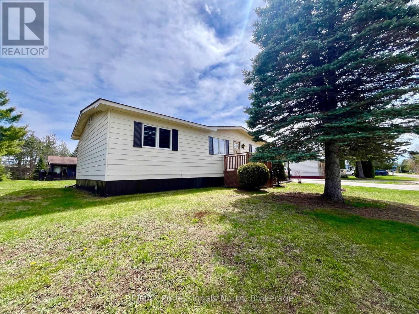 1094 SEVENTH LANE - 11