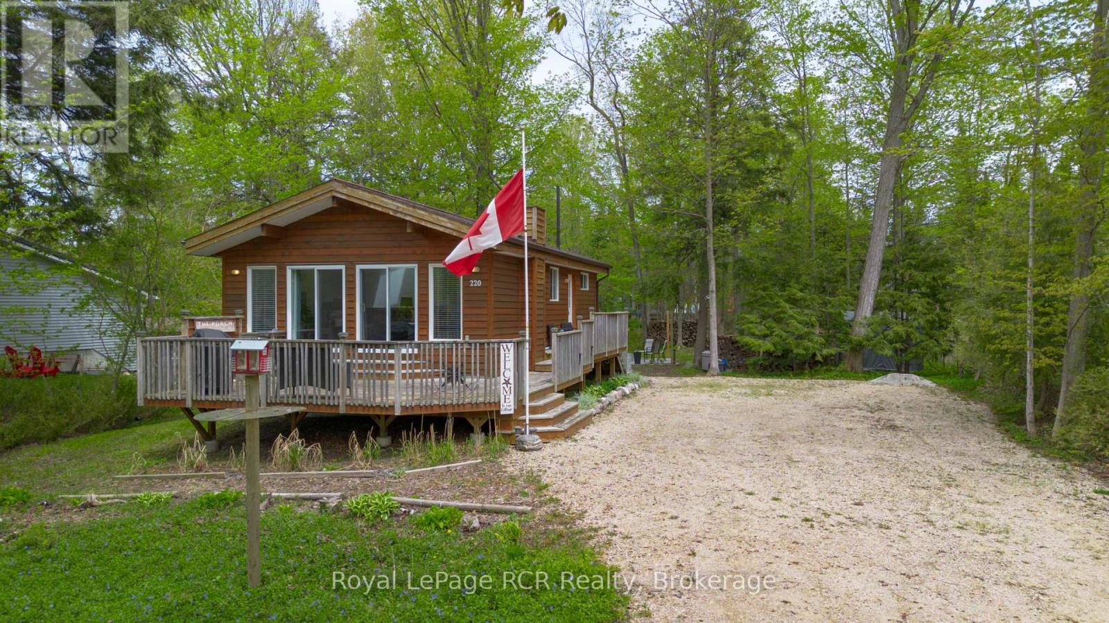 220 SHADYWOOD CRESCENT - 2