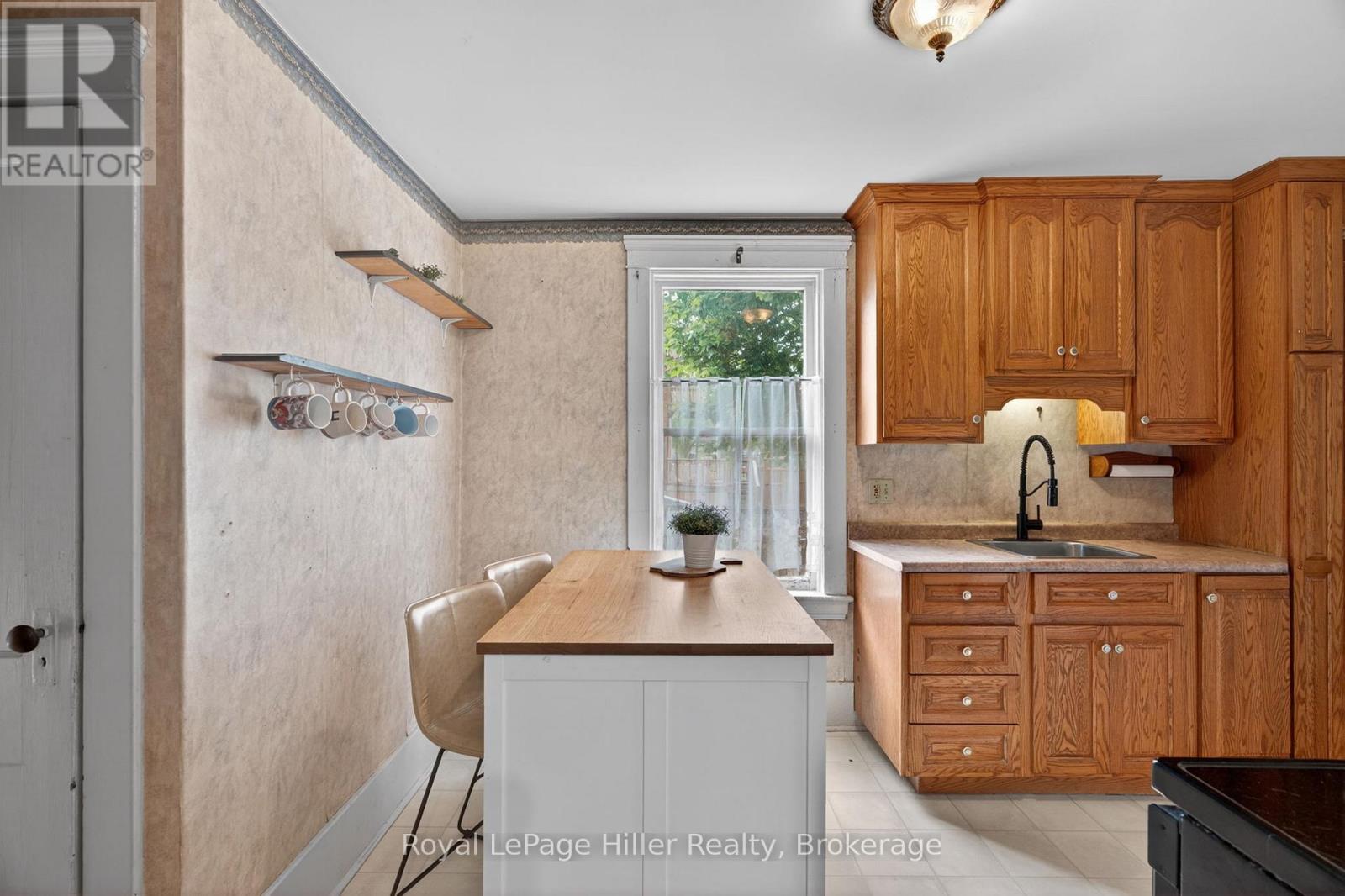 211 NELSON STREET - 15