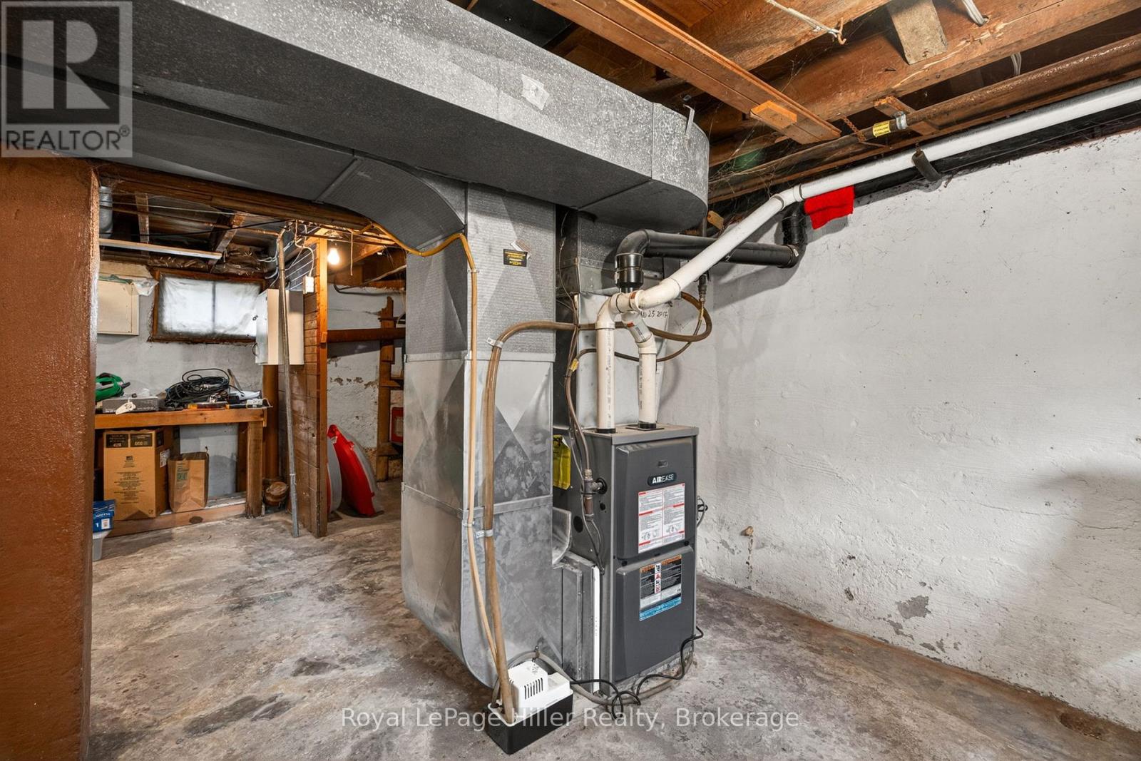 211 NELSON STREET - 36