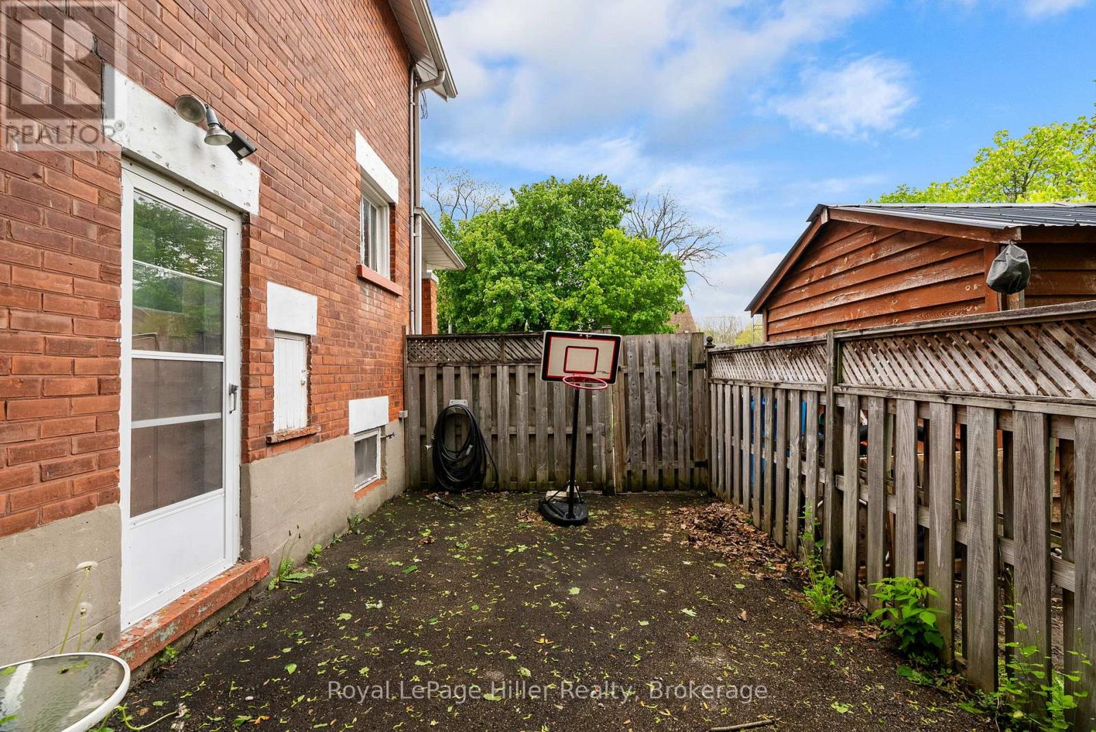 211 NELSON STREET - 43