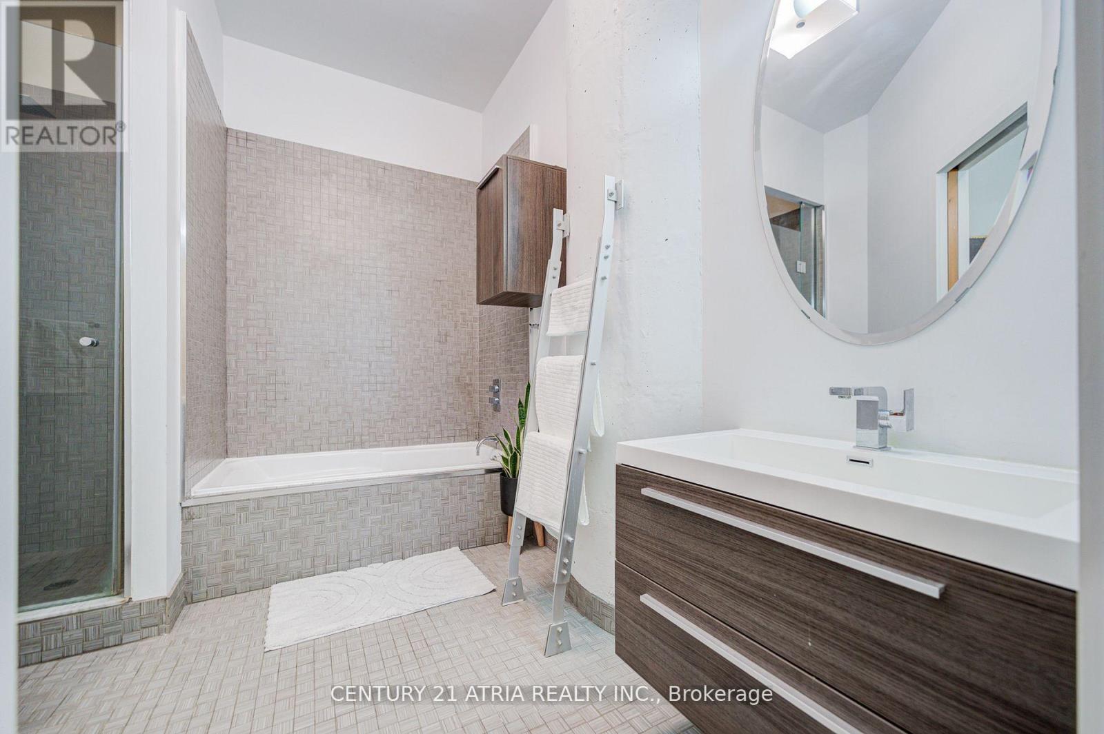 #508 155 DALHOUSIE STREET W - 25