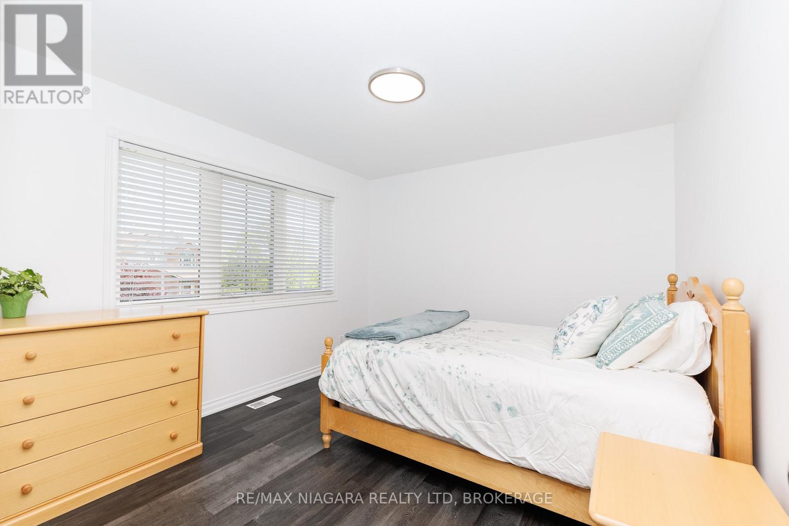 47 HONEY LOCUST CIRCLE - 37