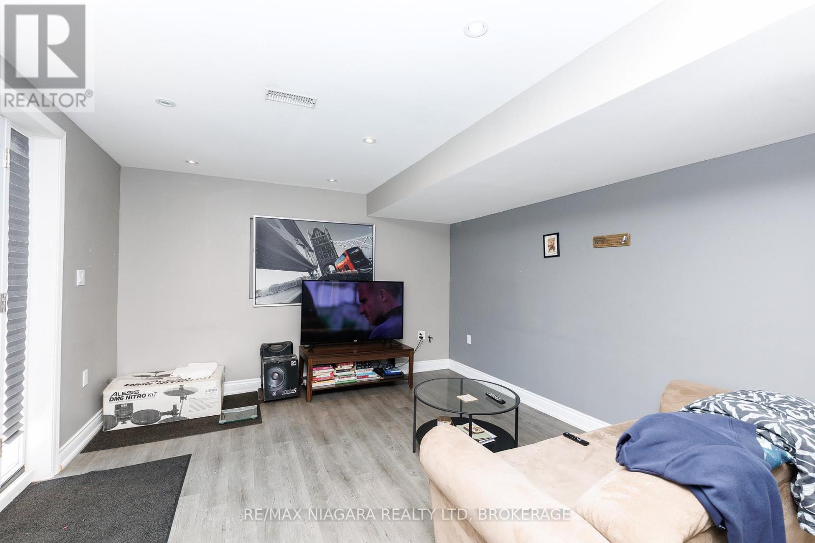 47 HONEY LOCUST CIRCLE - 40