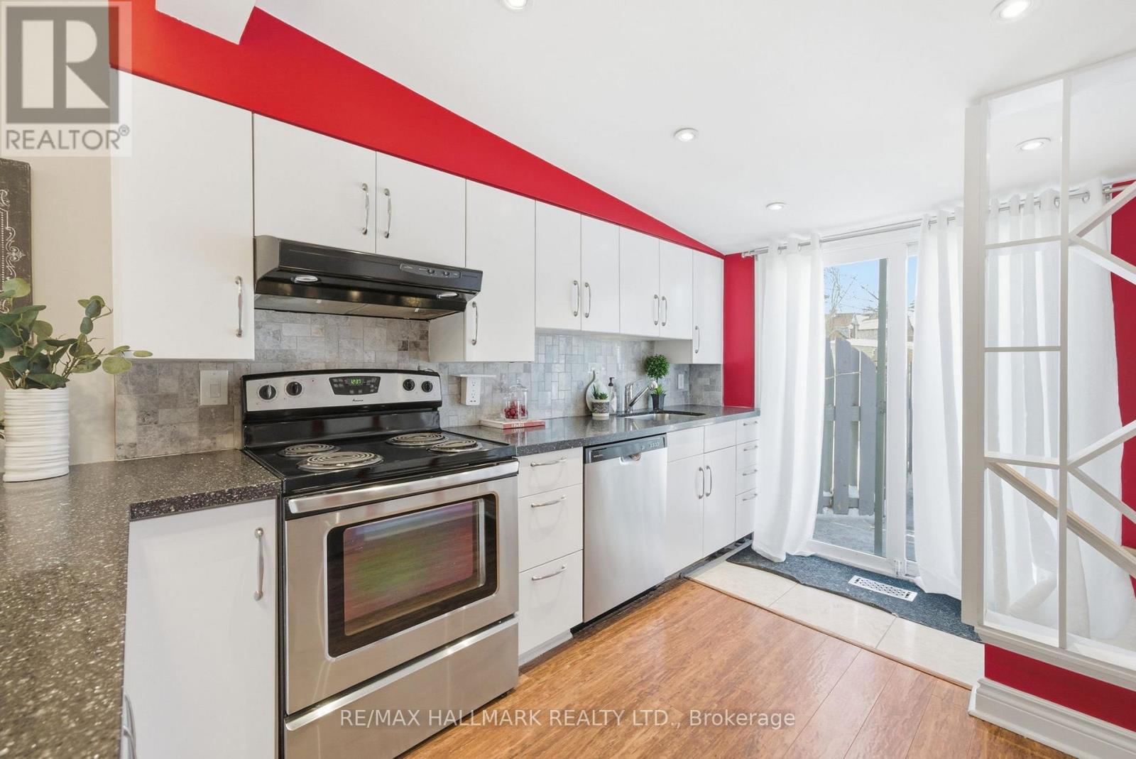 1002 VICTORIA PARK AVENUE - 15