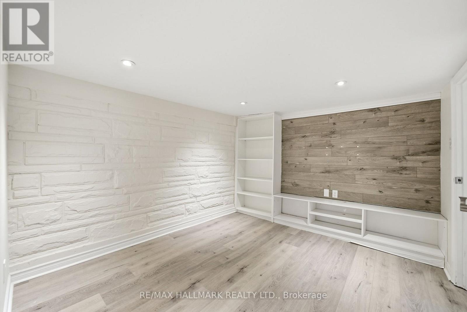 1002 VICTORIA PARK AVENUE - 35