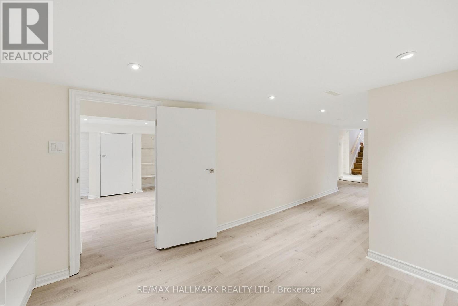 1002 VICTORIA PARK AVENUE - 37