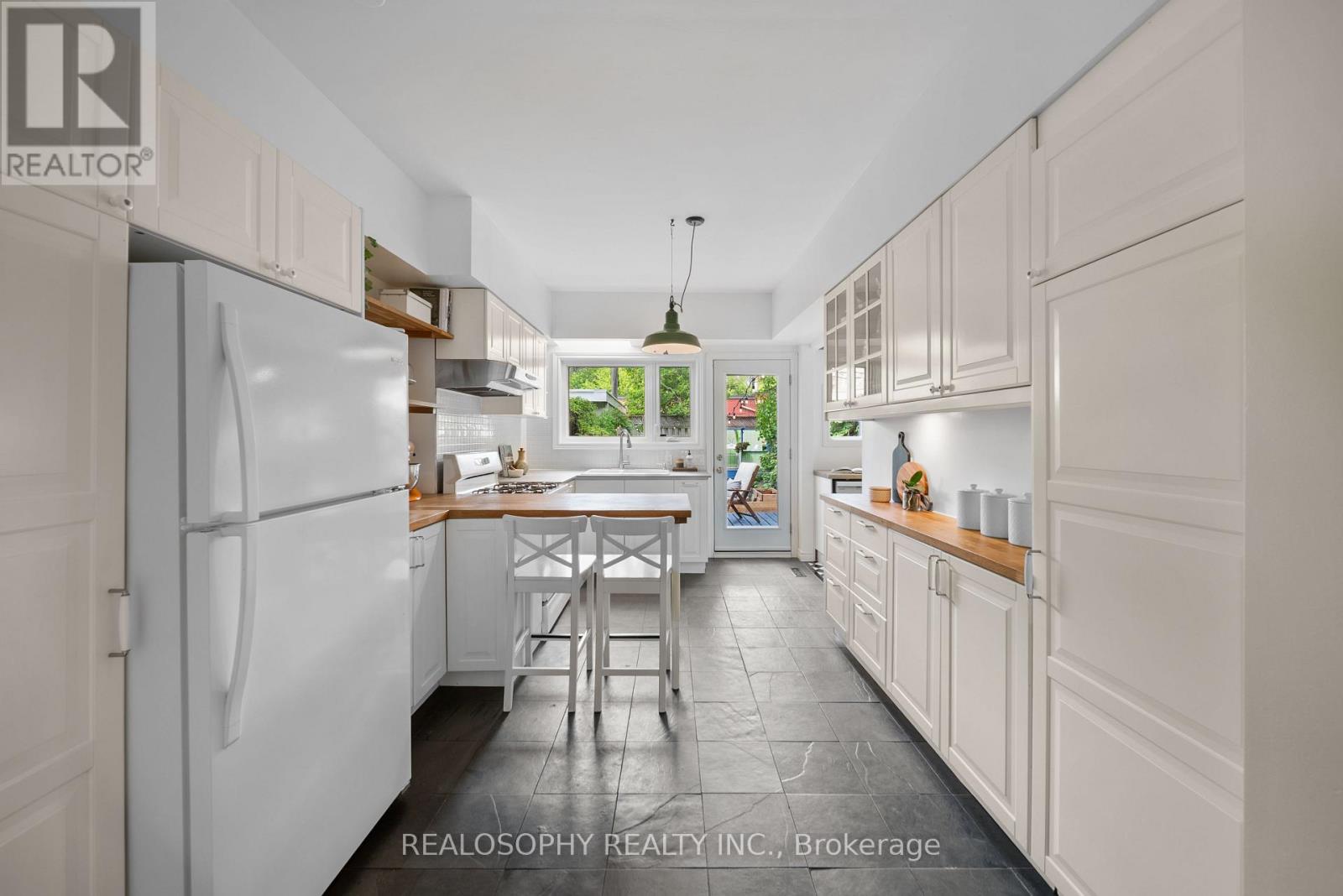 118 IVY AVENUE - 10