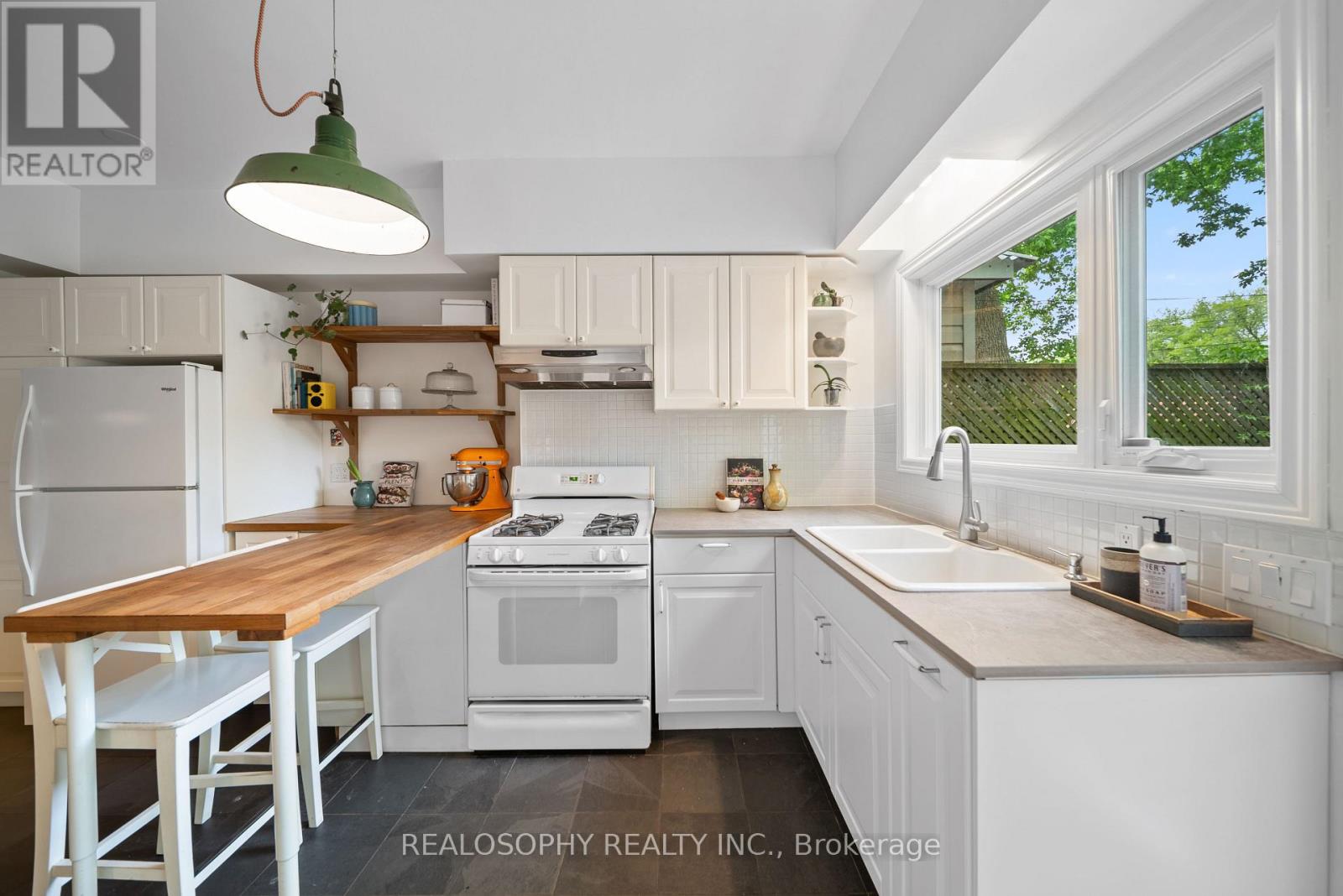 118 IVY AVENUE - 12