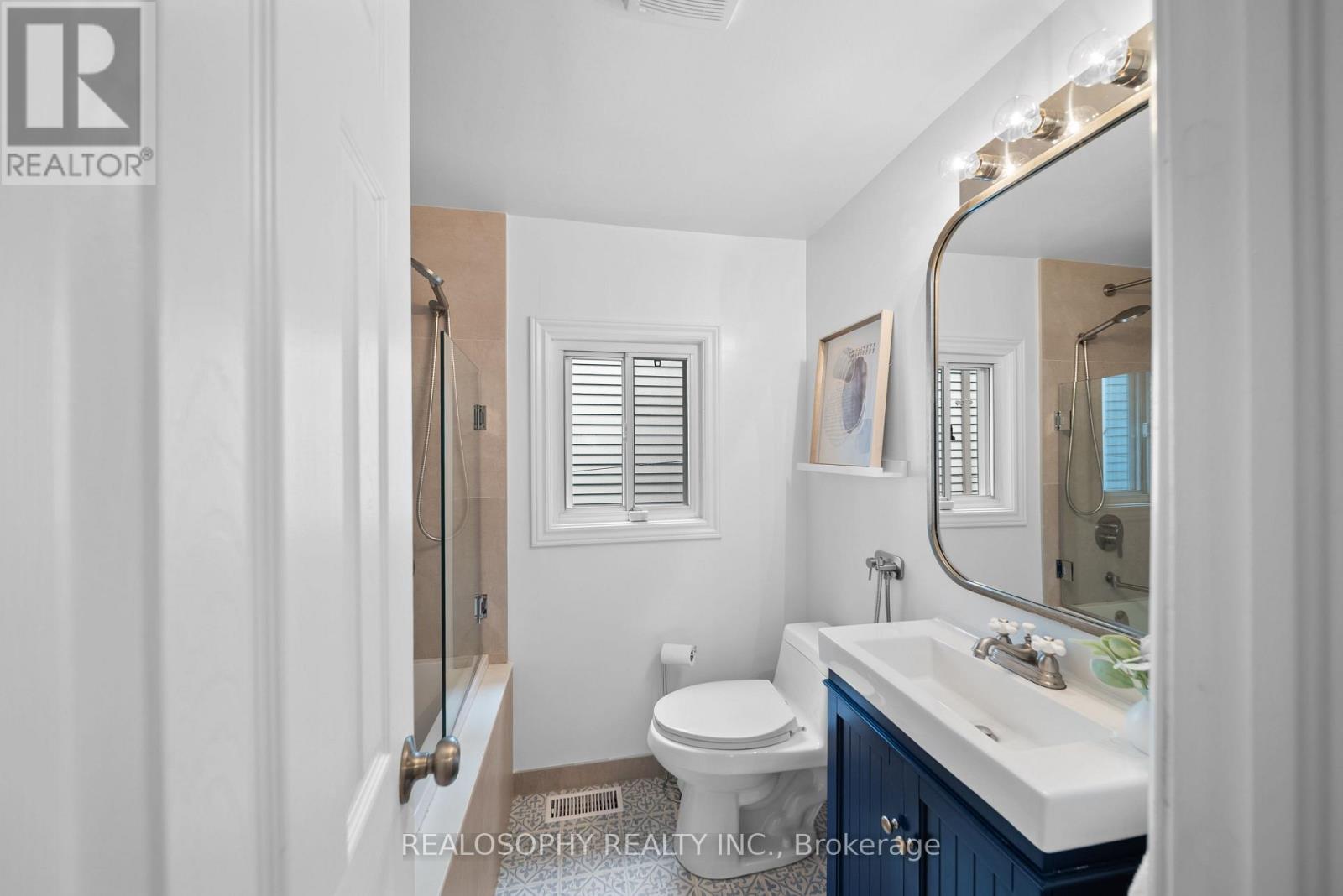 118 IVY AVENUE - 24