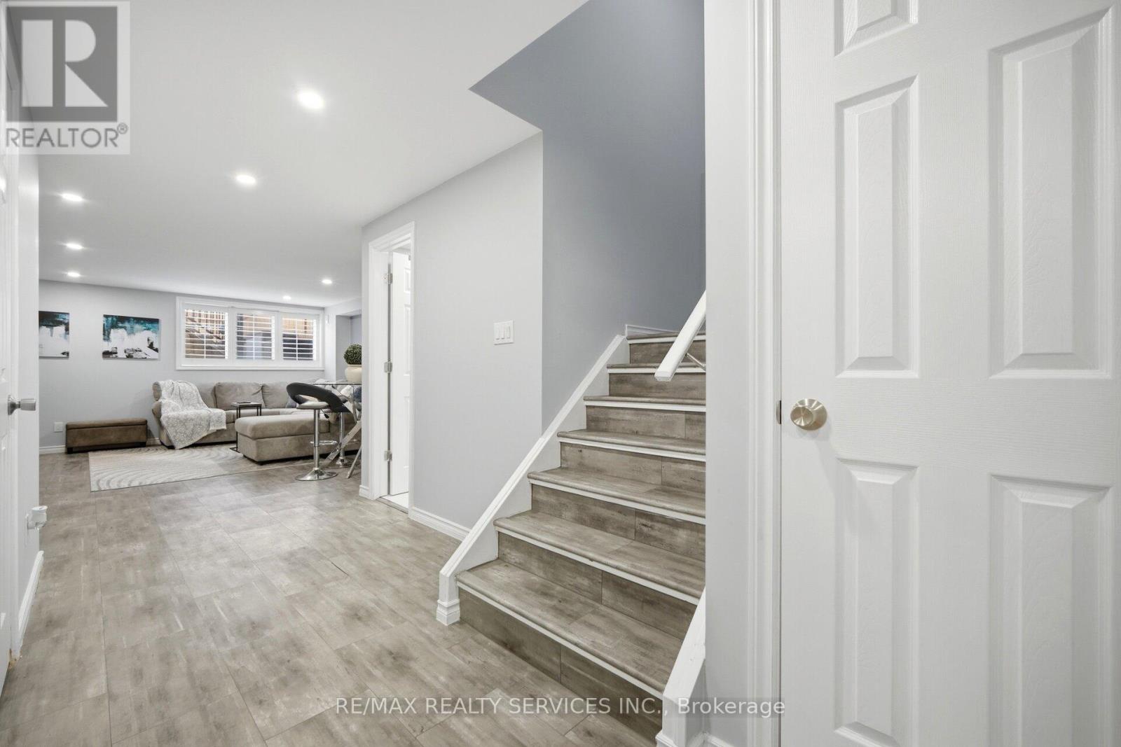 56 RIMROCK CRESCENT - 32