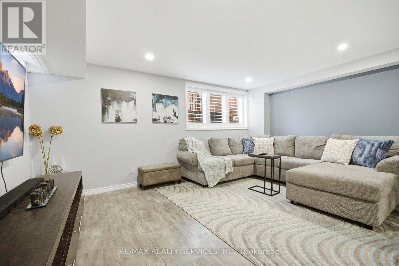 56 RIMROCK CRESCENT - 34