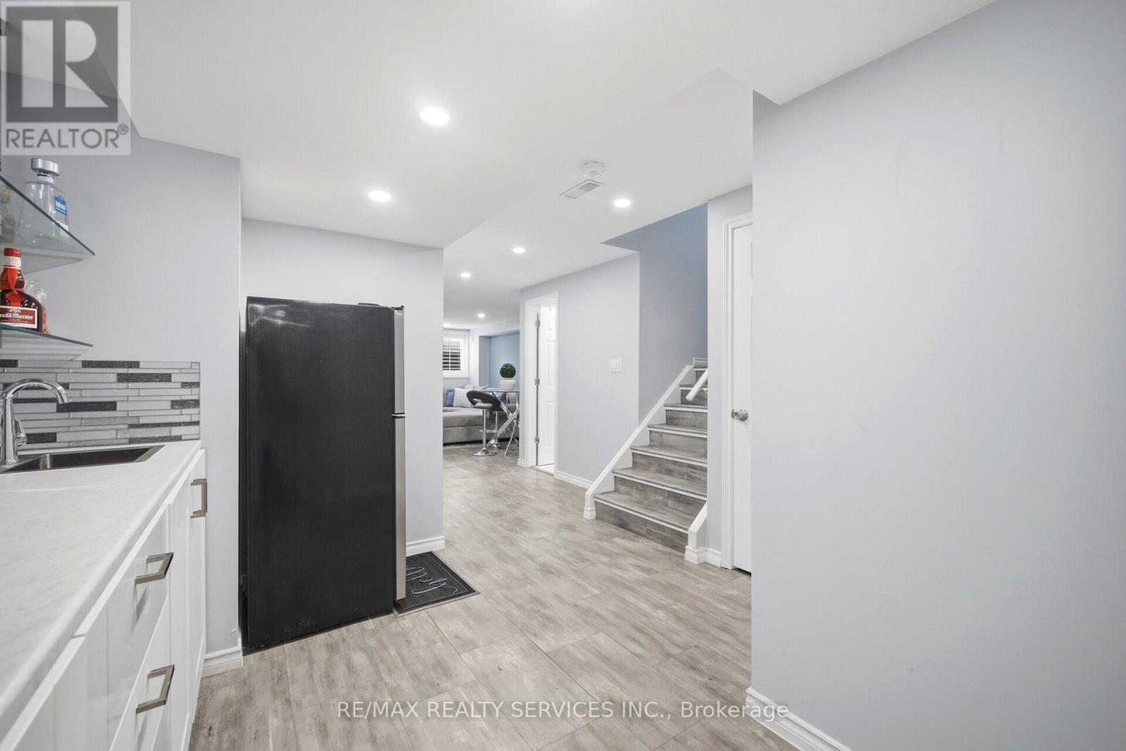 56 RIMROCK CRESCENT - 39