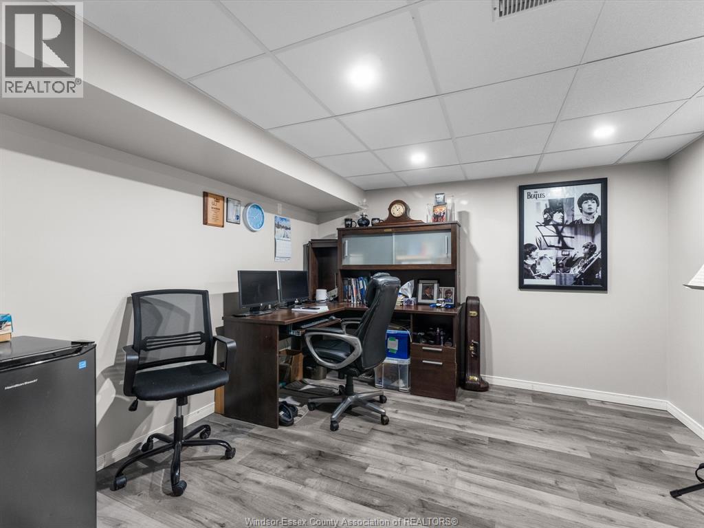 46 Brush CRESCENT - 30