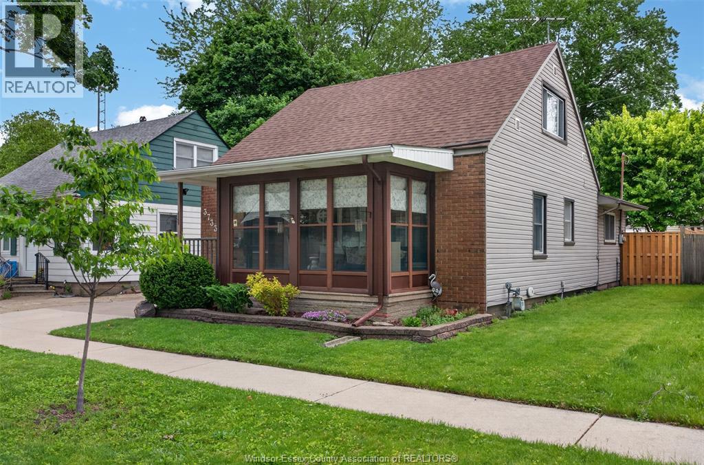 3733 VAUGHAN STREET - 4