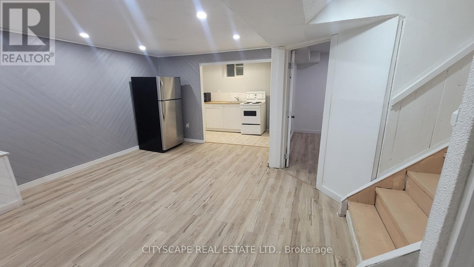 3450 ELLENGALE DRIVE - 37