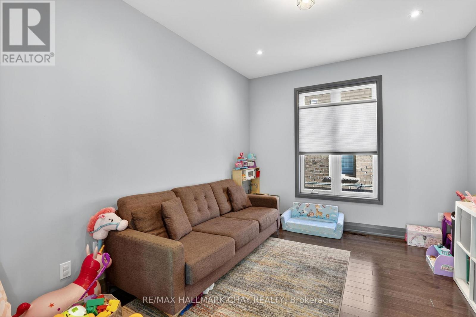 43 WALLS CRESCENT - 11