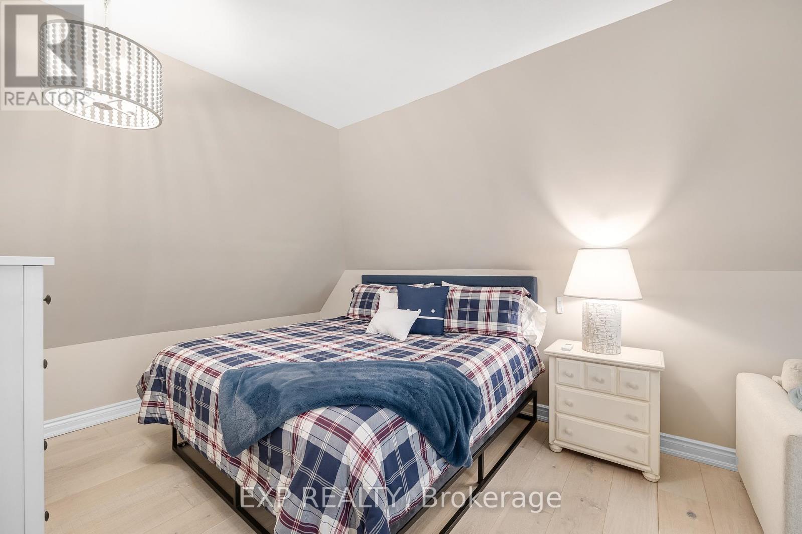 #40 5 INVERMARA COURT - 28
