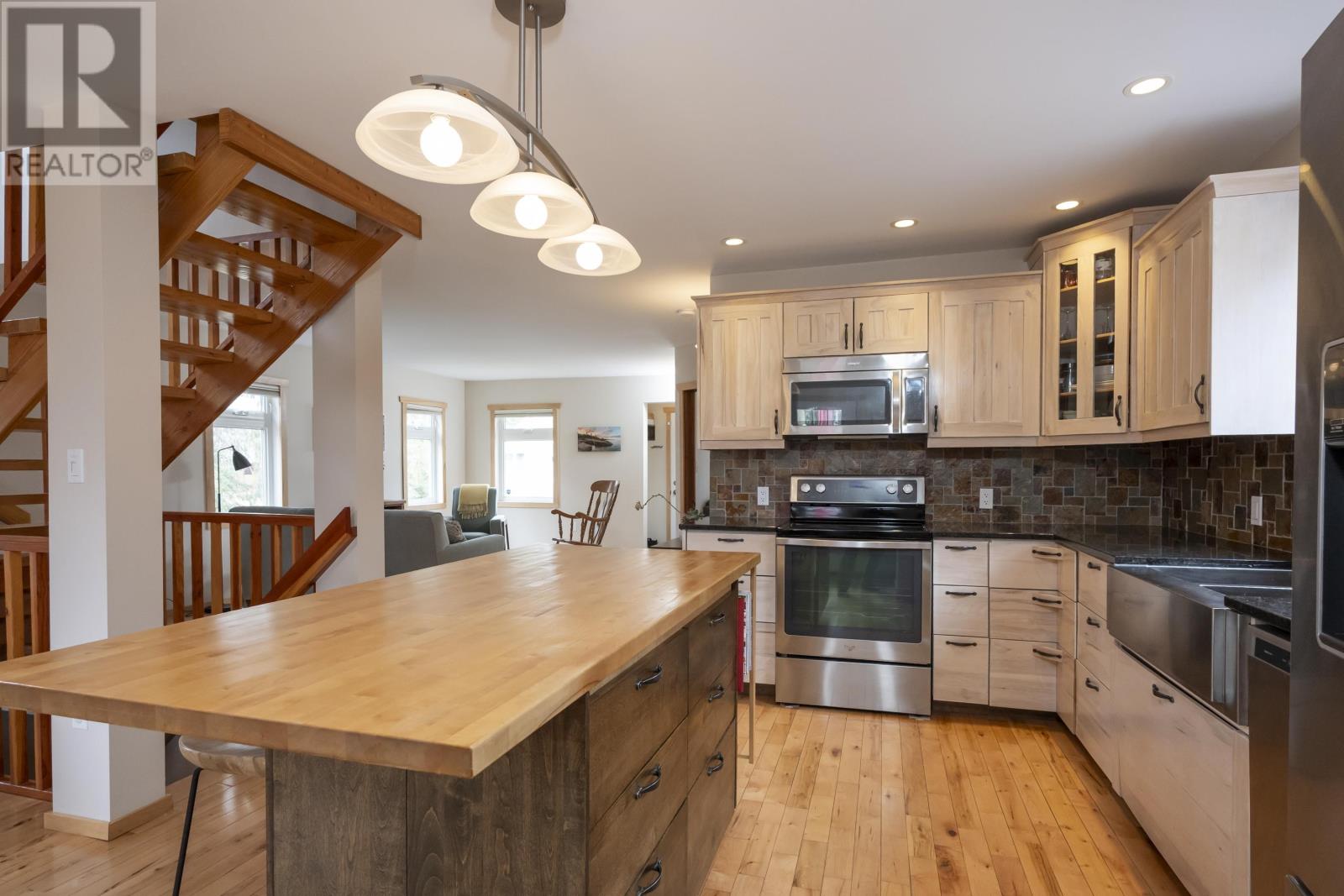 286 Van Horne ST - 2