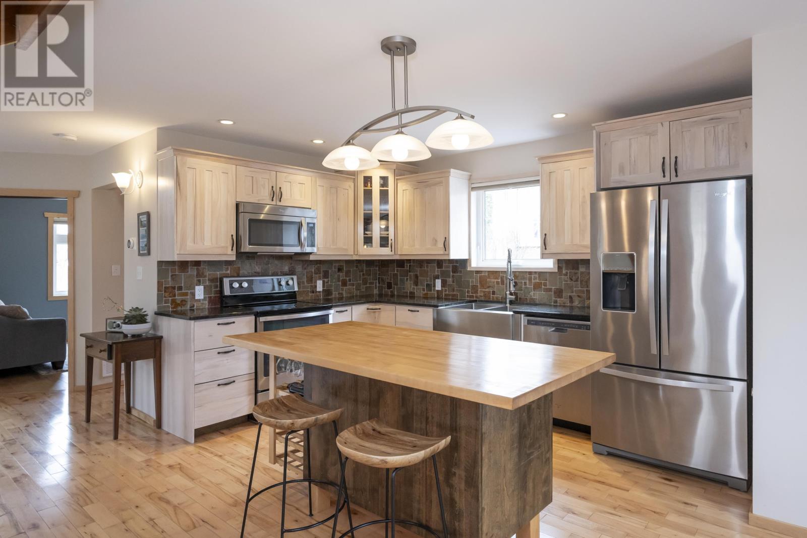 286 Van Horne ST - 31