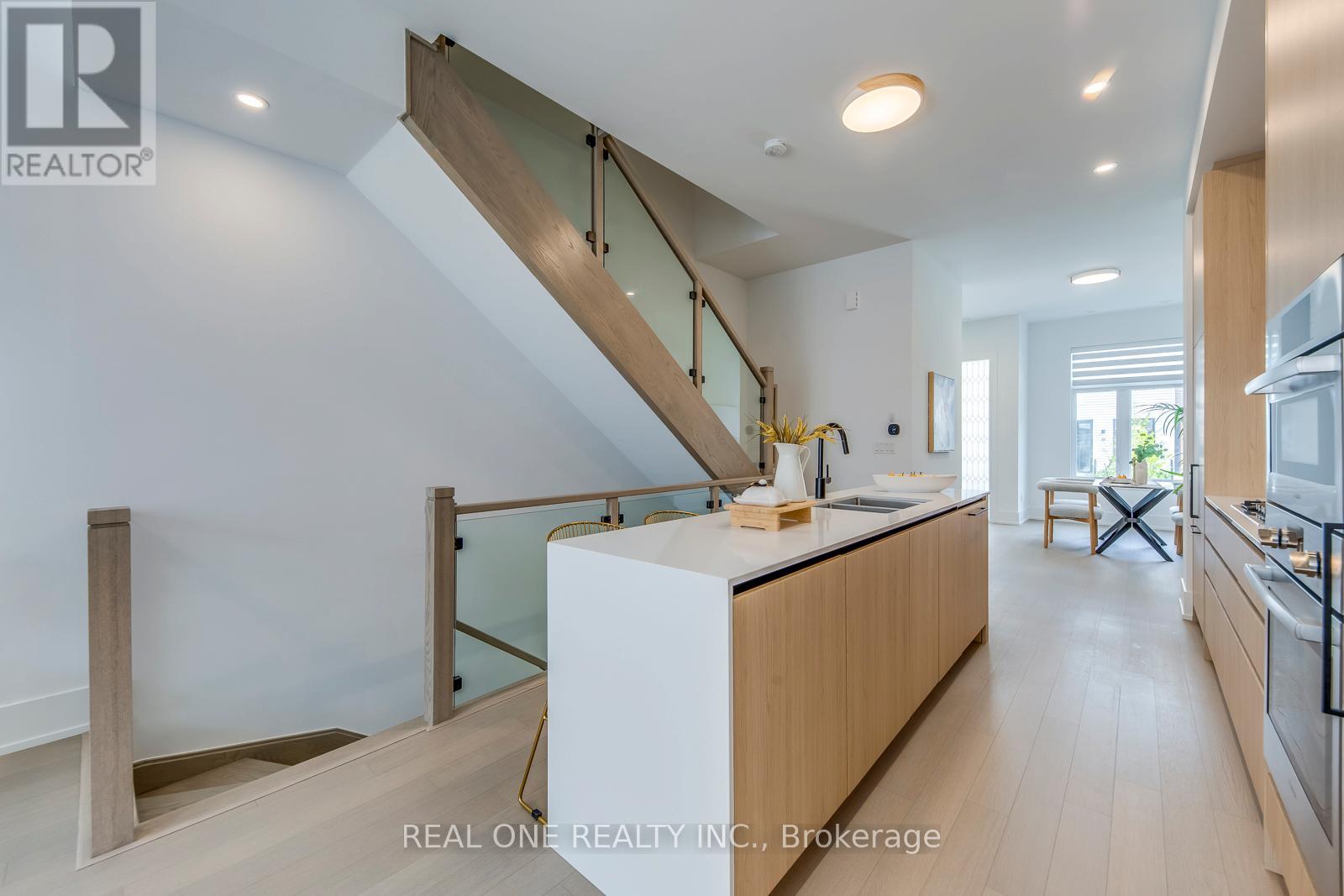 #13 20 LOU PARSONS WAY - 16