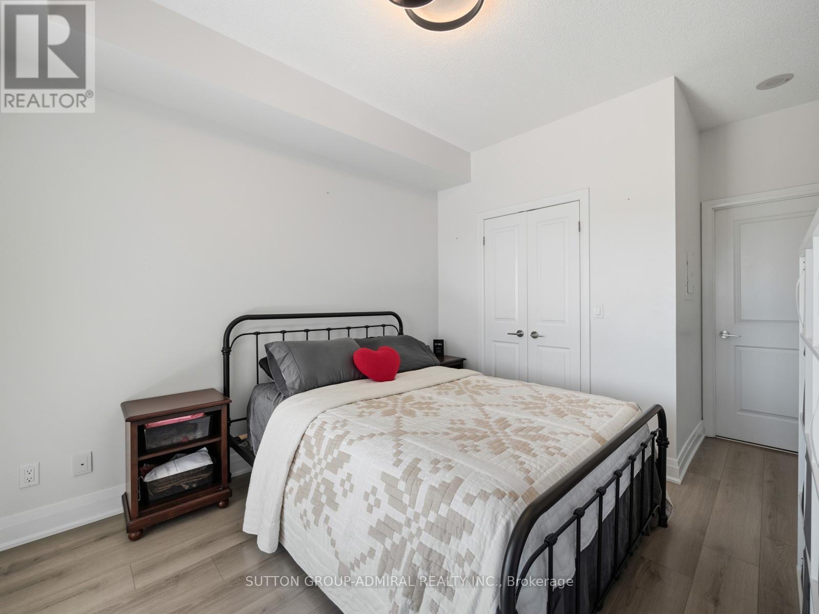 #606 35 FONTENAY COURT - 11