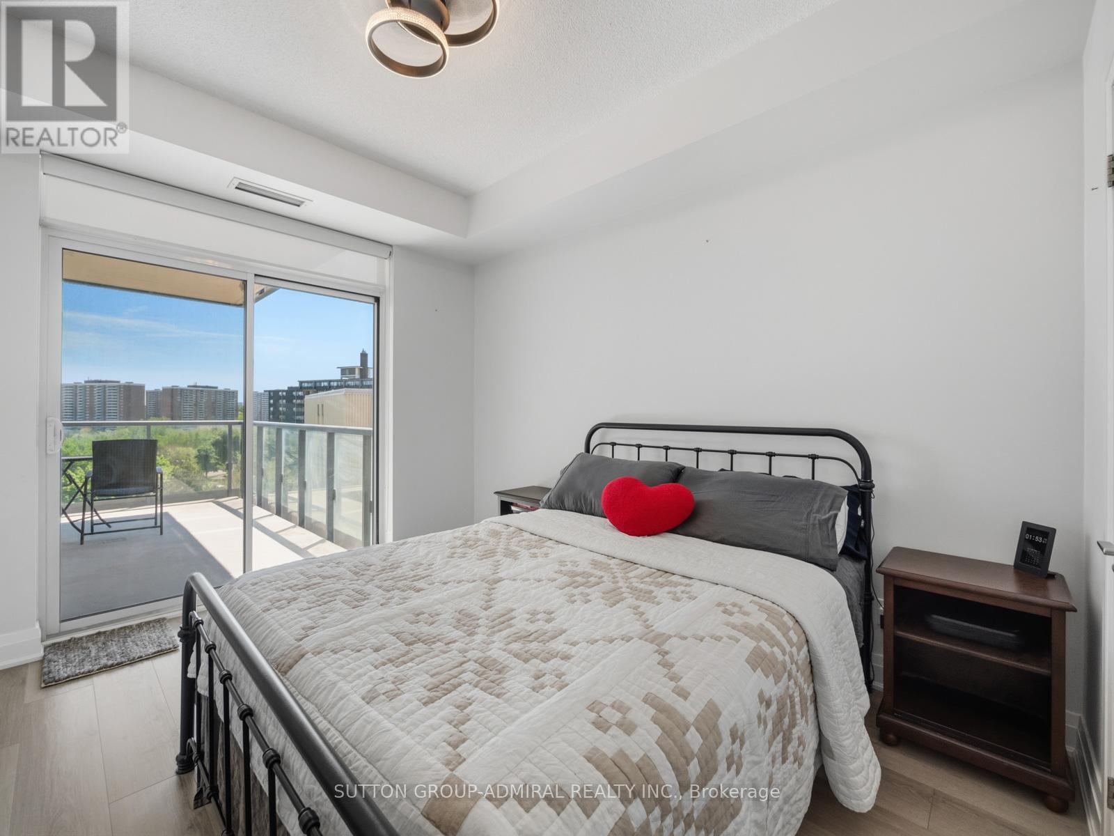 #606 35 FONTENAY COURT - 12