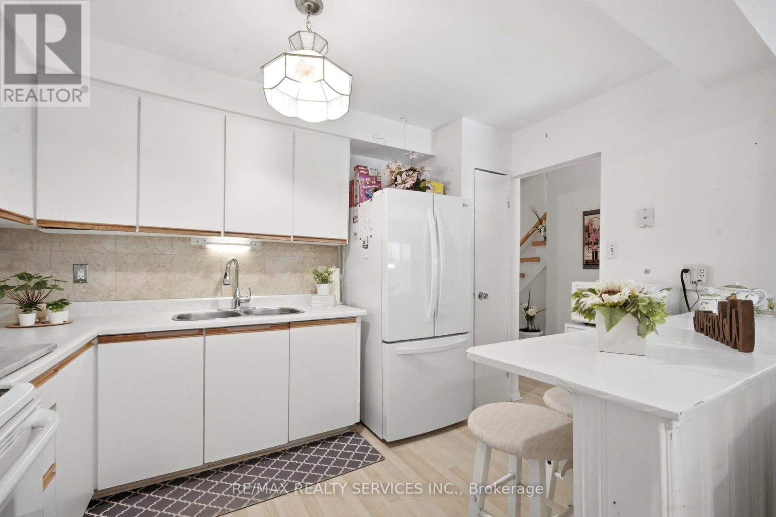 14 TARA PARK CRESCENT - 14