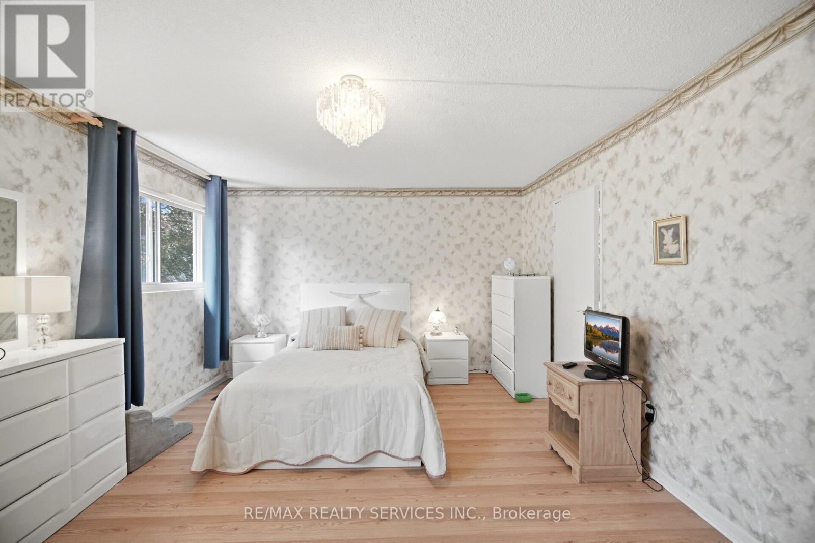 14 TARA PARK CRESCENT - 22