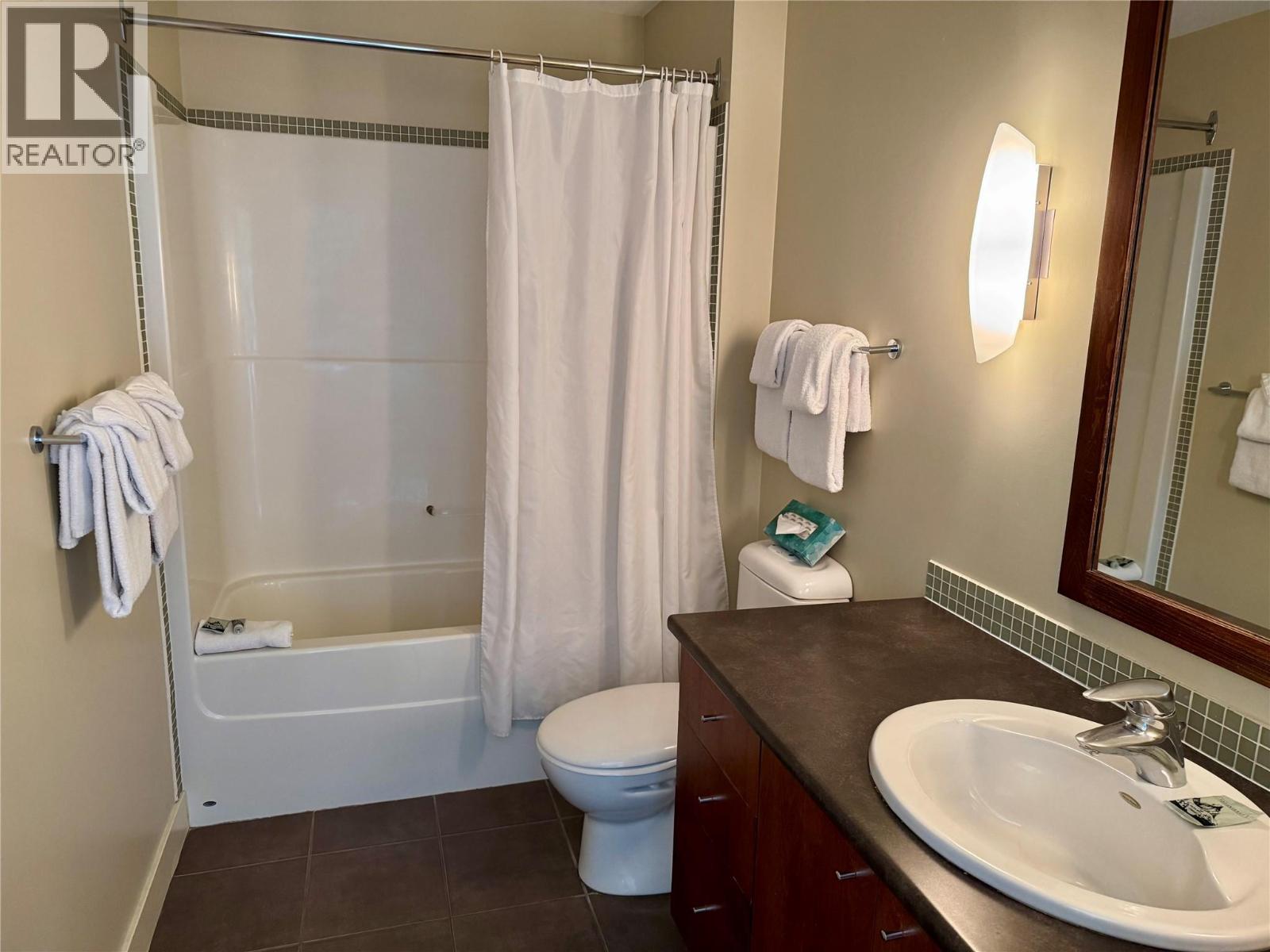 #225C 2049 Summit Drive - 15