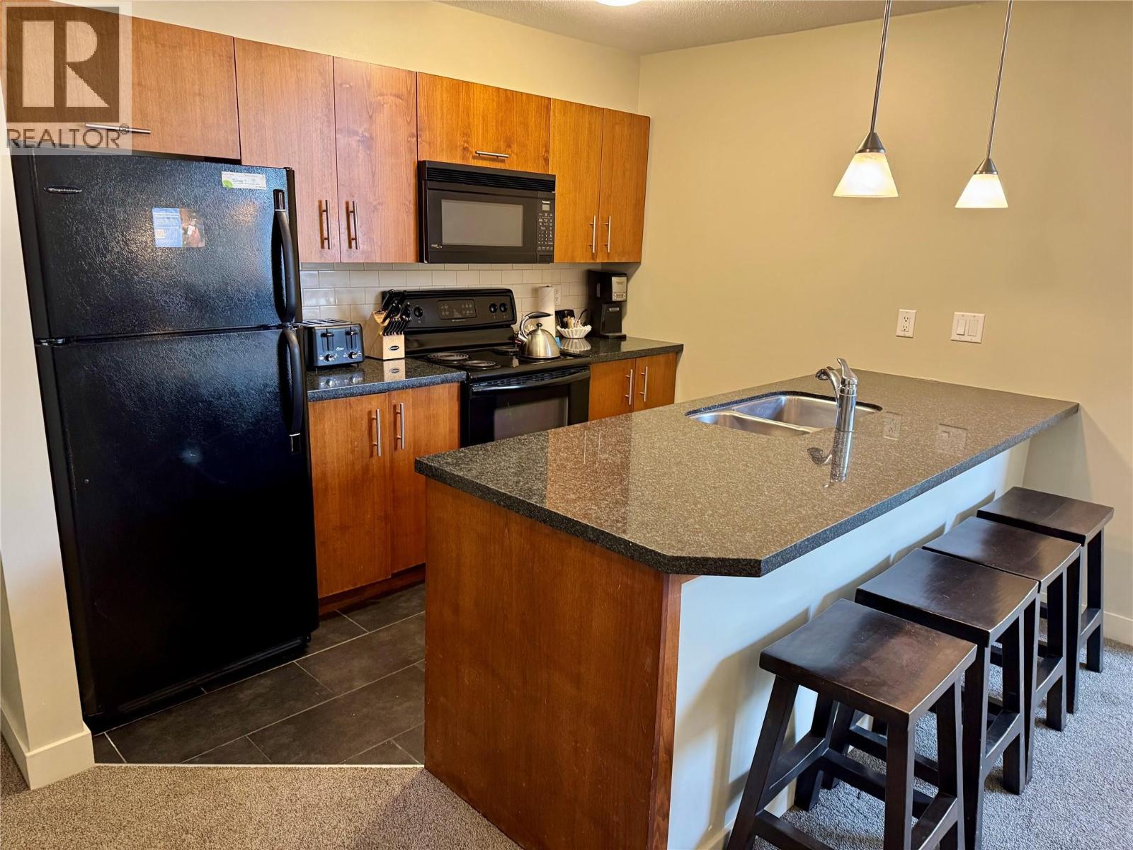 #225C 2049 Summit Drive - 4