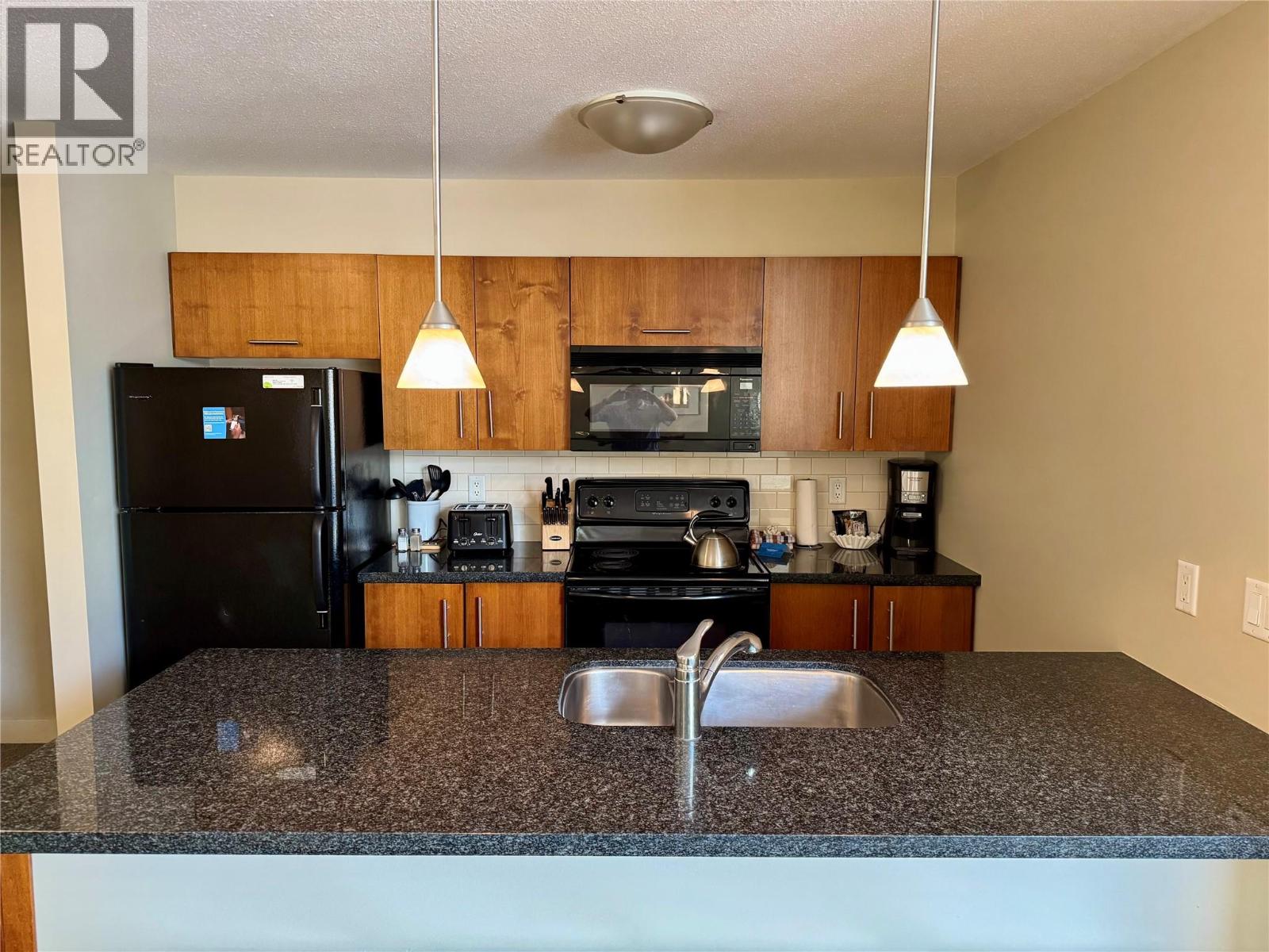 #225C 2049 Summit Drive - 3