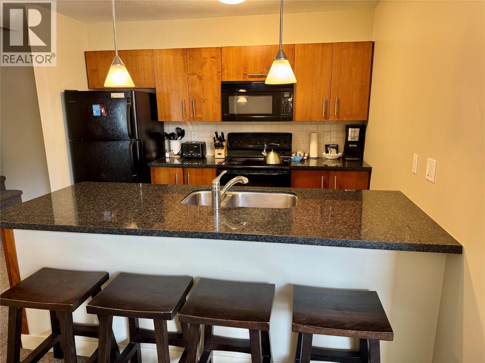 #225C 2049 Summit Drive - 5