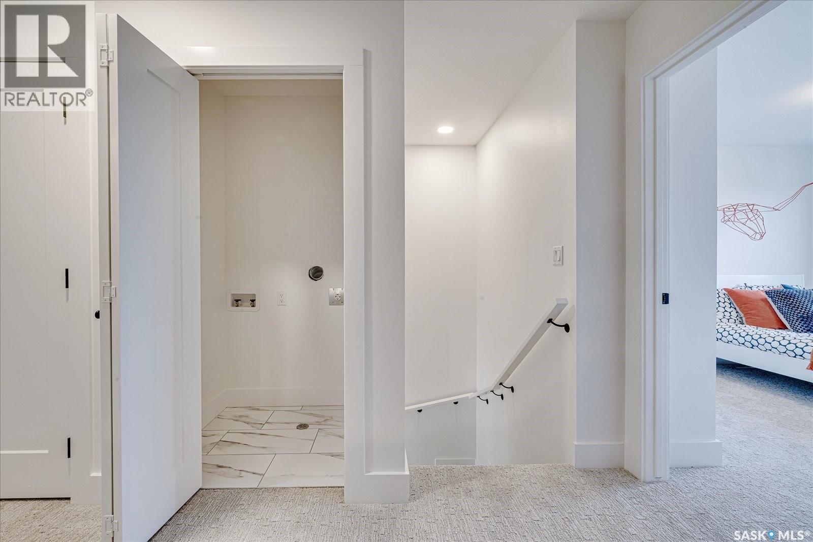 #145 Rosewood BOULEVARD E - 7