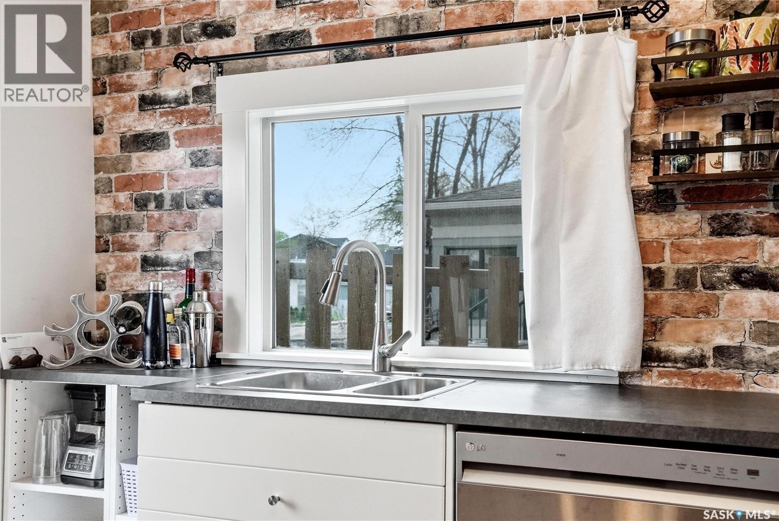 505 F AVENUE S - 10