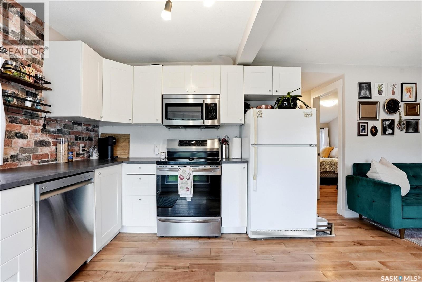505 F AVENUE S - 11