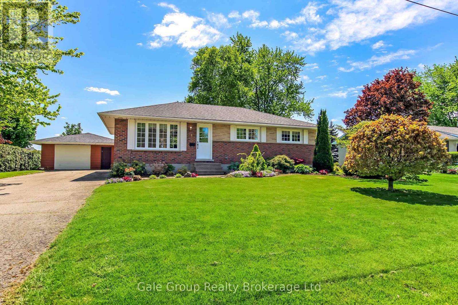 49 BRIAR DRIVE - 1
