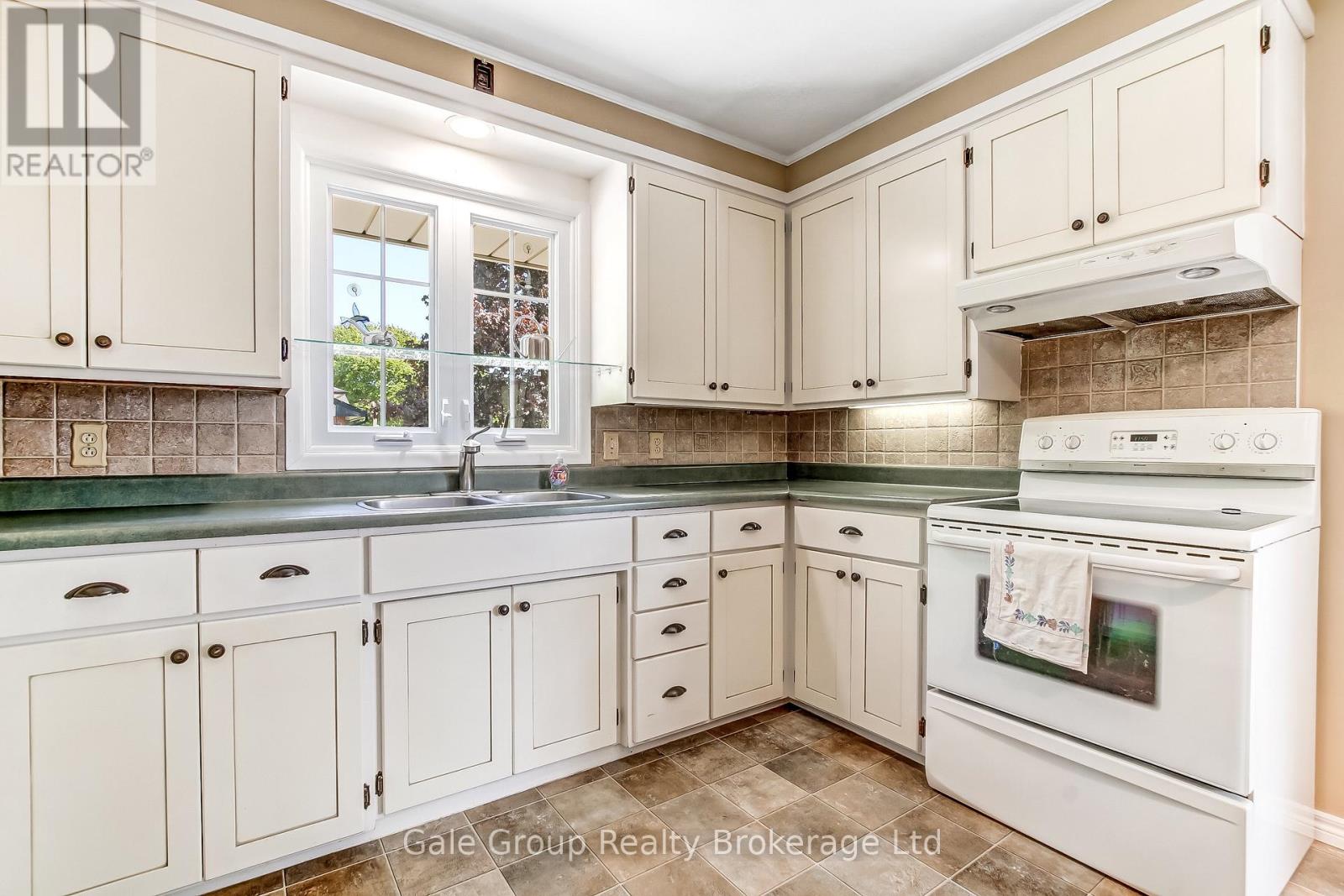 49 BRIAR DRIVE - 16