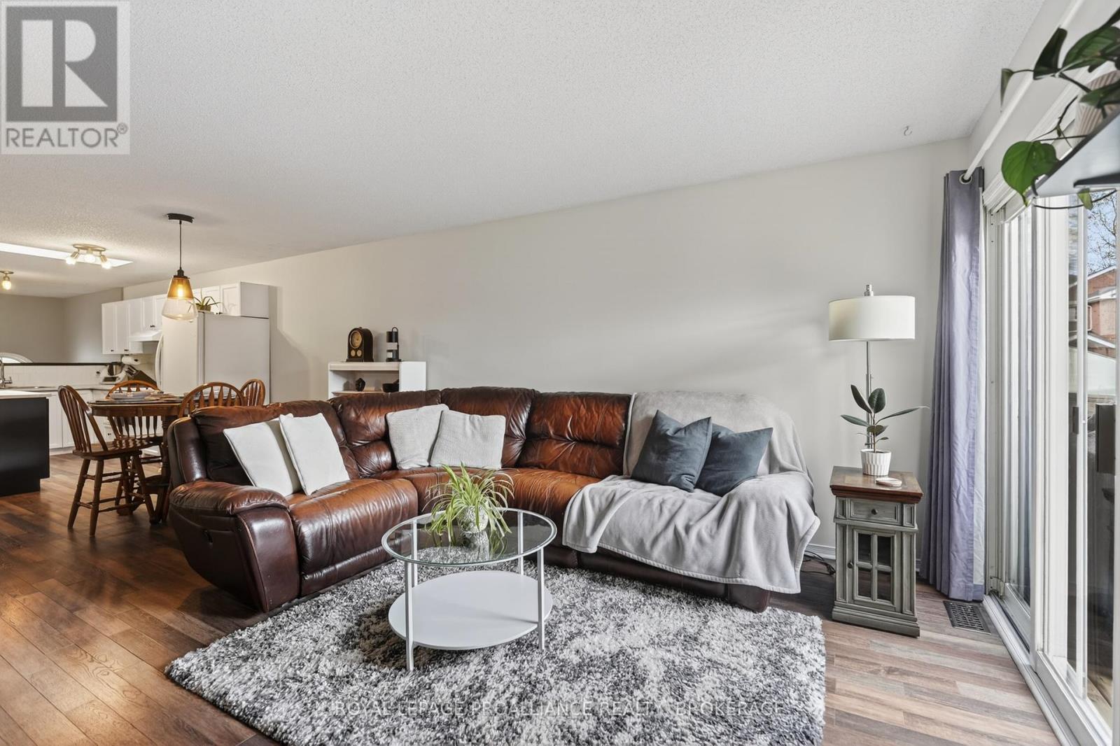 459 MAUREEN STREET - 13