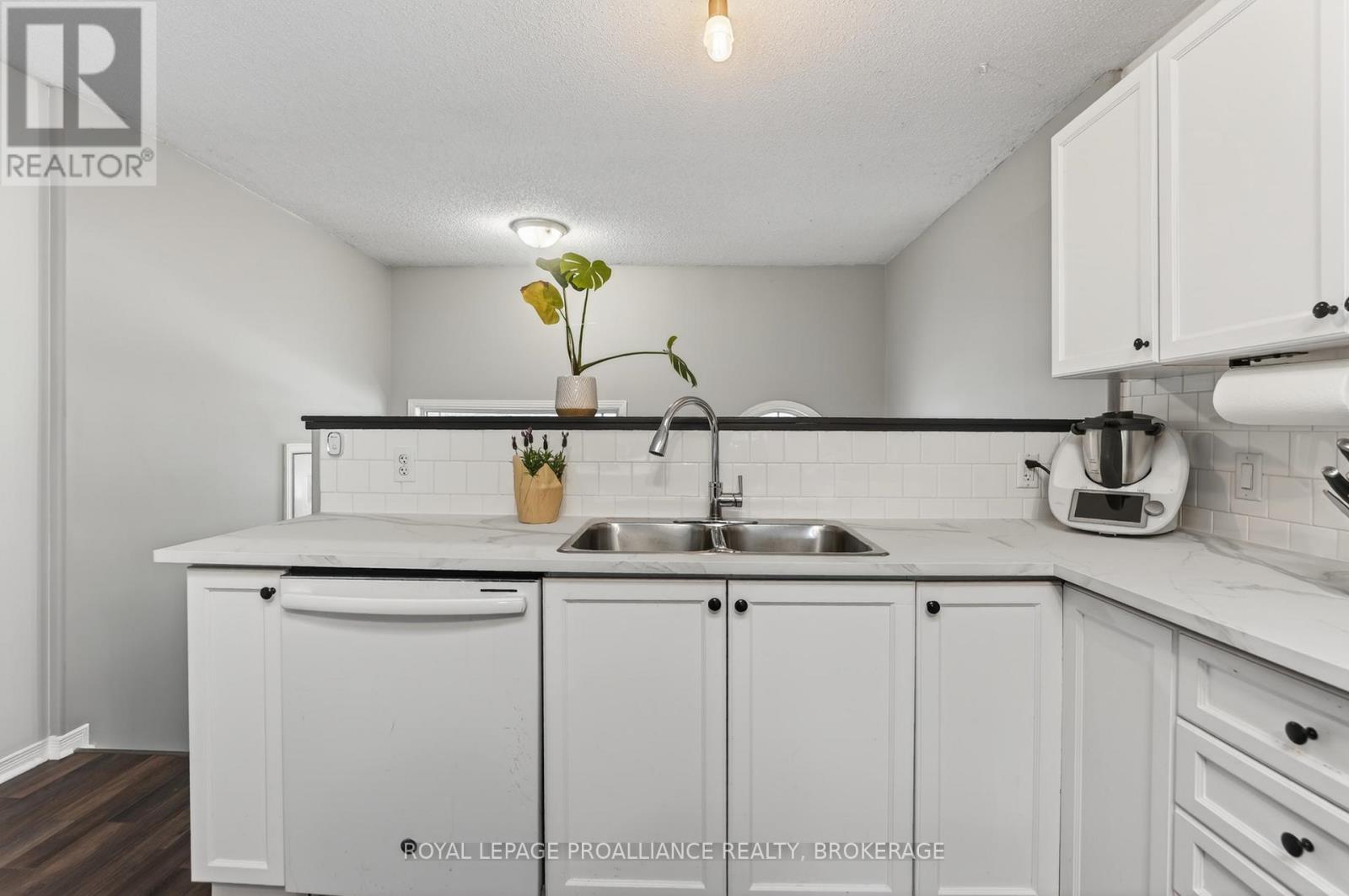 459 MAUREEN STREET - 15