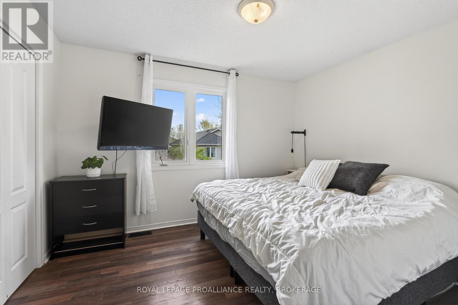 459 MAUREEN STREET - 17