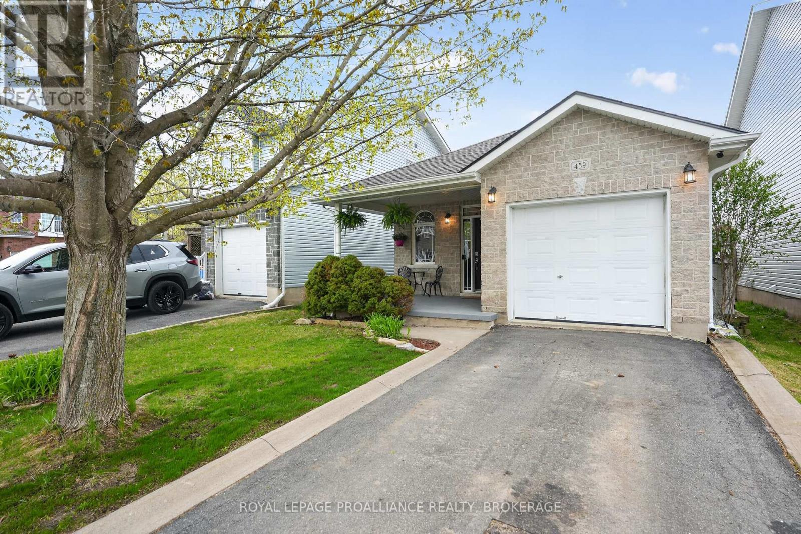 459 MAUREEN STREET - Image 2