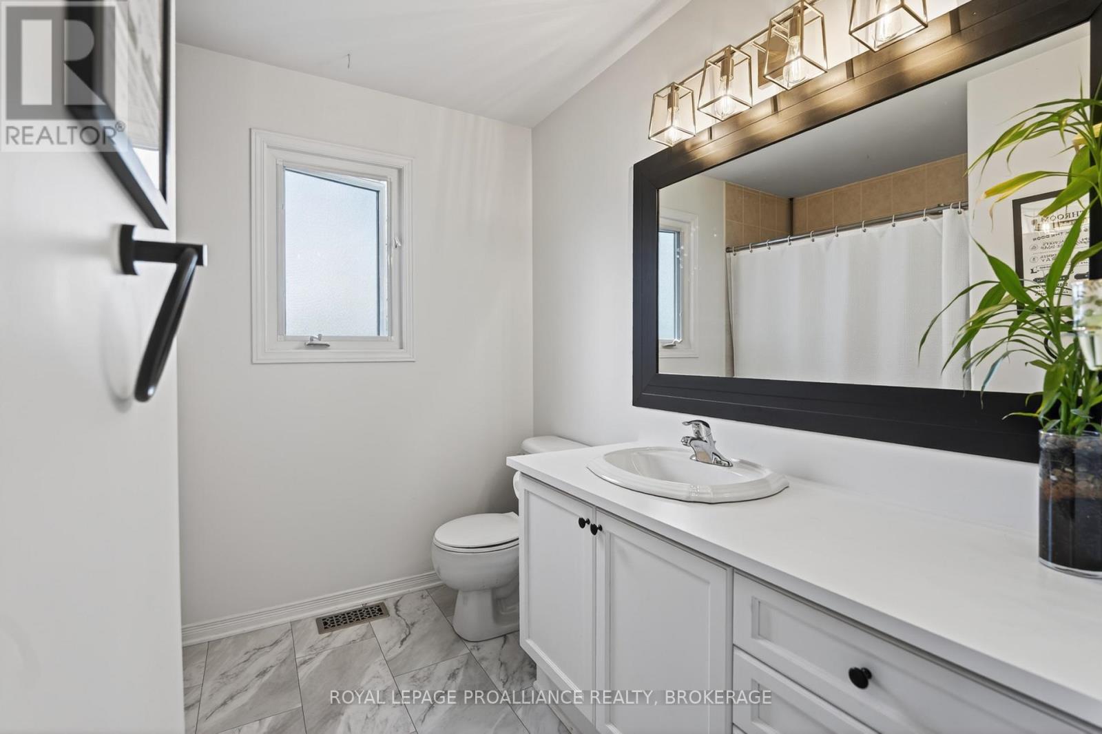 459 MAUREEN STREET - 21