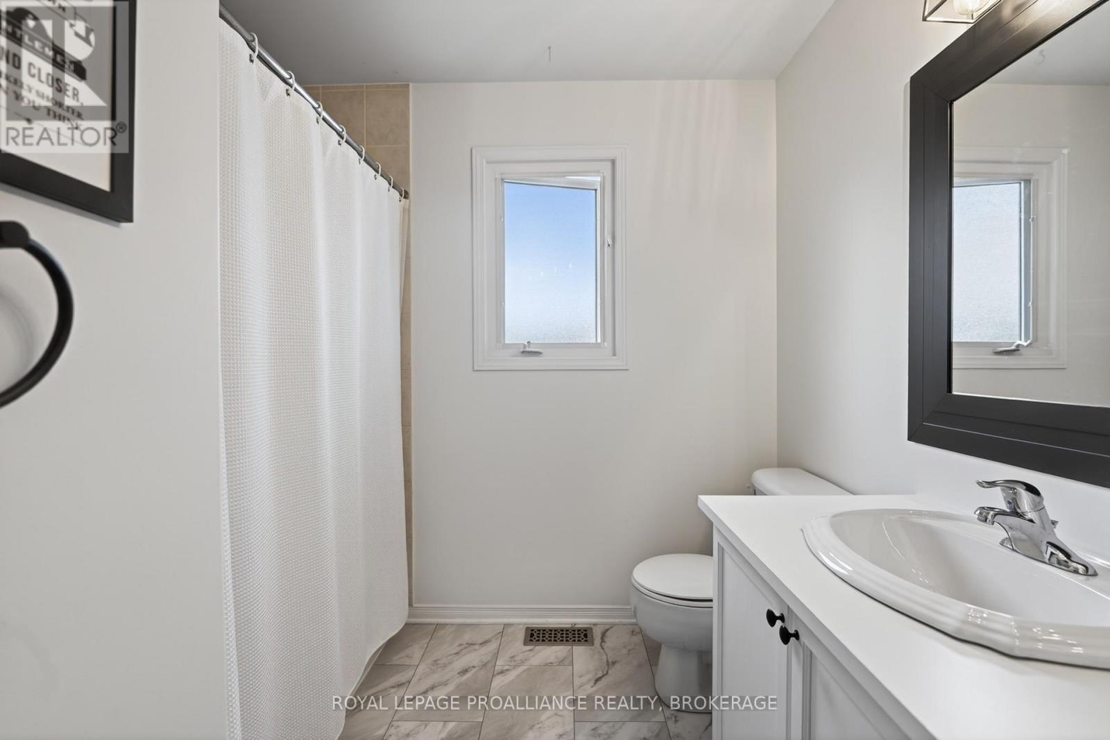 459 MAUREEN STREET - 22