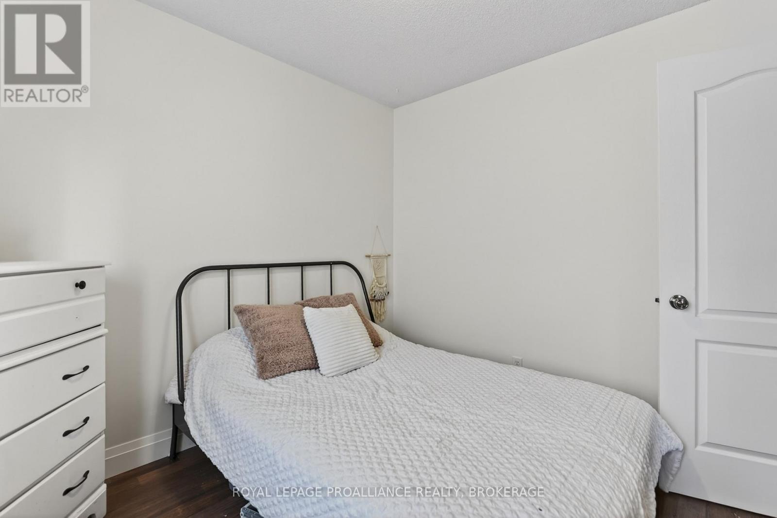 459 MAUREEN STREET - 25