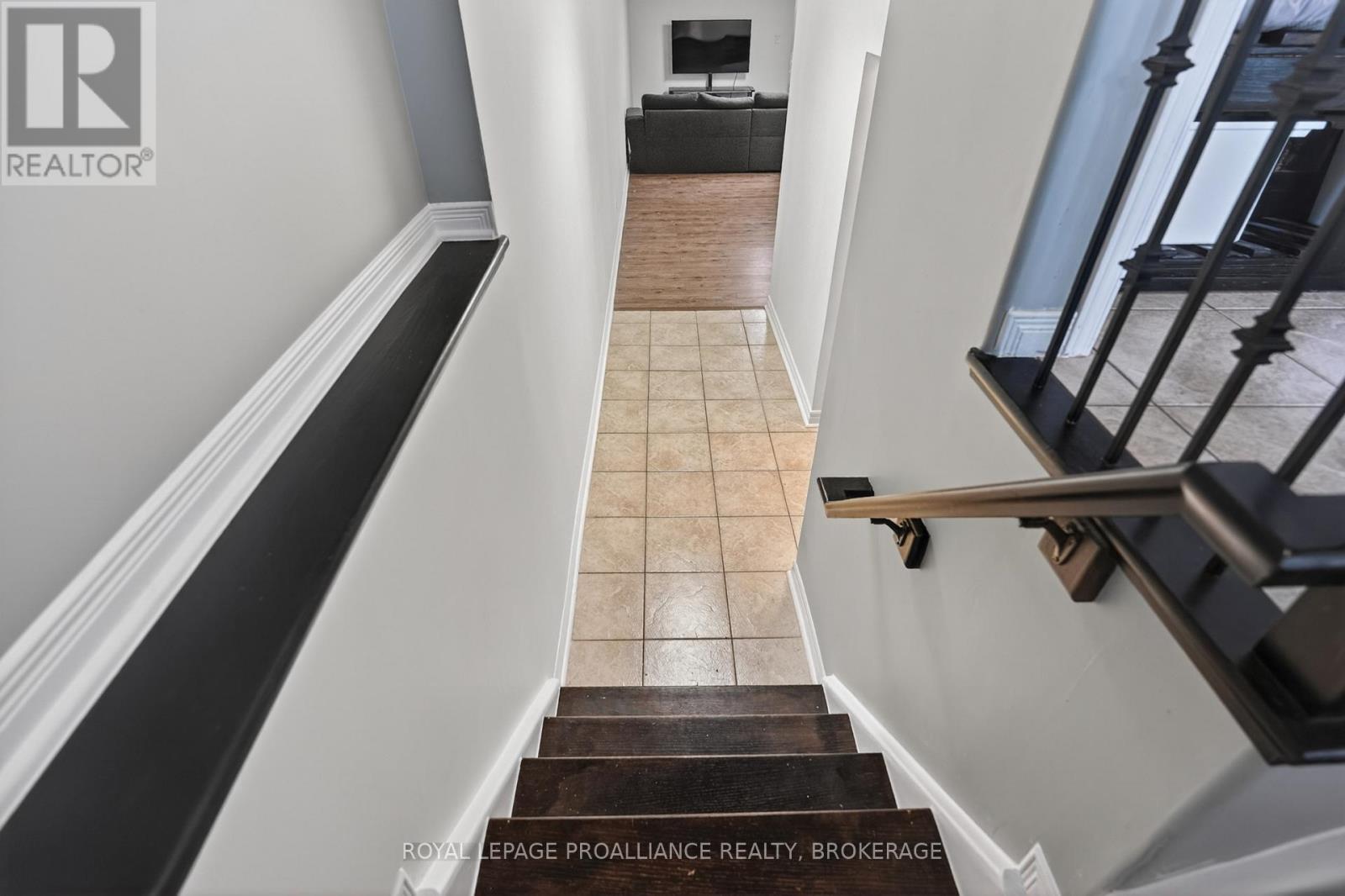 459 MAUREEN STREET - 26